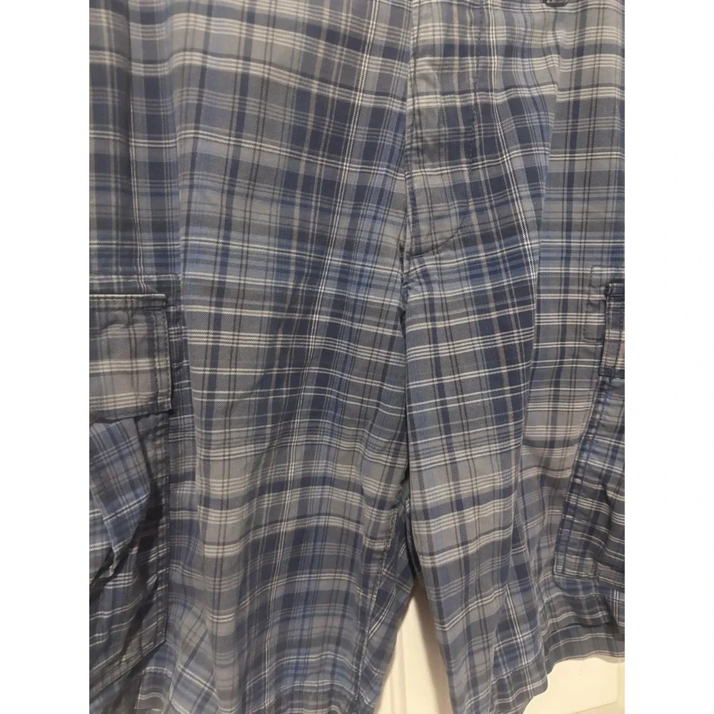 Eddie Bauer Shorts Men's Cargo Bermuda Size 36 Blue Plaid Outdoor Hiking‎